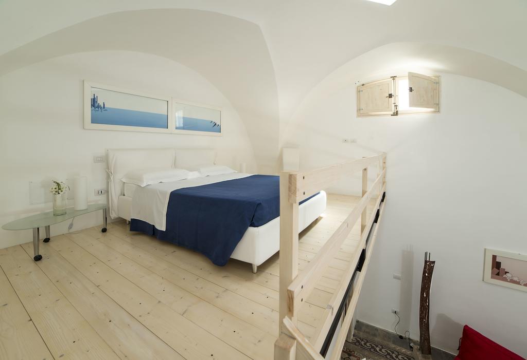 Relais Carlo V - Palazzo Storico Bed & Breakfast Gallipoli Bilik gambar